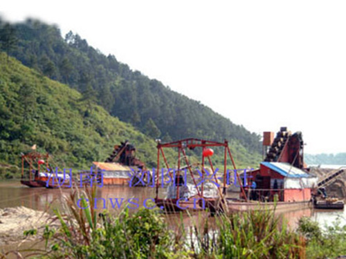 挖鐵砂、挖金兩用船